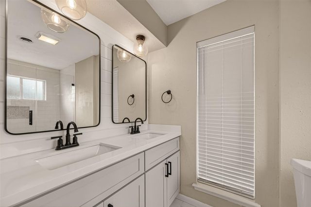 4714 39th Street E, Dickinson, TX 77539