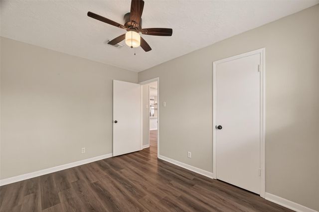 4714 39th Street E, Dickinson, TX 77539