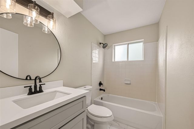 4714 39th Street E, Dickinson, TX 77539