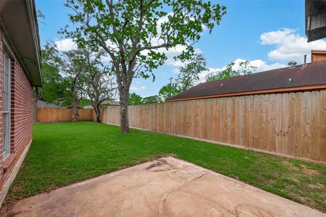 4714 39th Street E, Dickinson, TX 77539