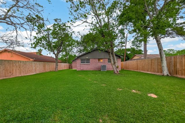 4714 39th Street E, Dickinson, TX 77539