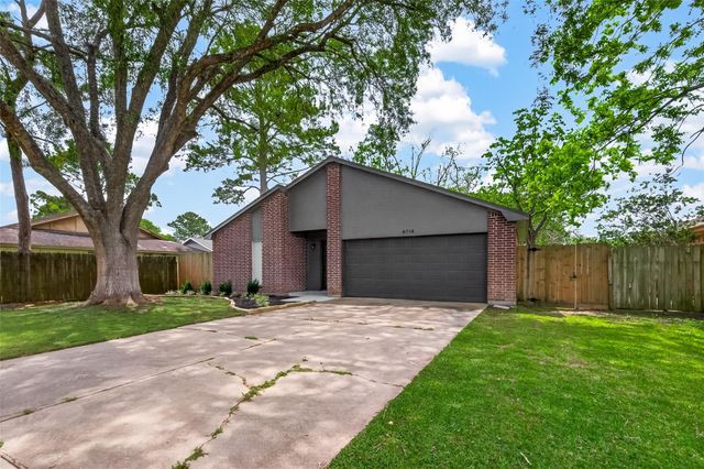 4714 39th Street E, Dickinson, TX 77539