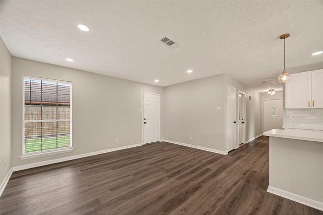 4714 39th Street E, Dickinson, TX 77539