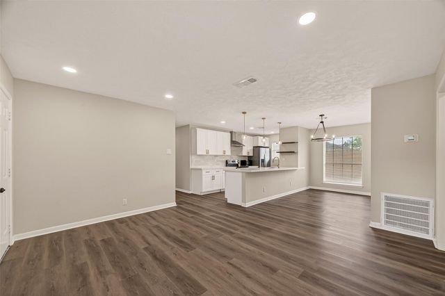 4714 39th Street E, Dickinson, TX 77539