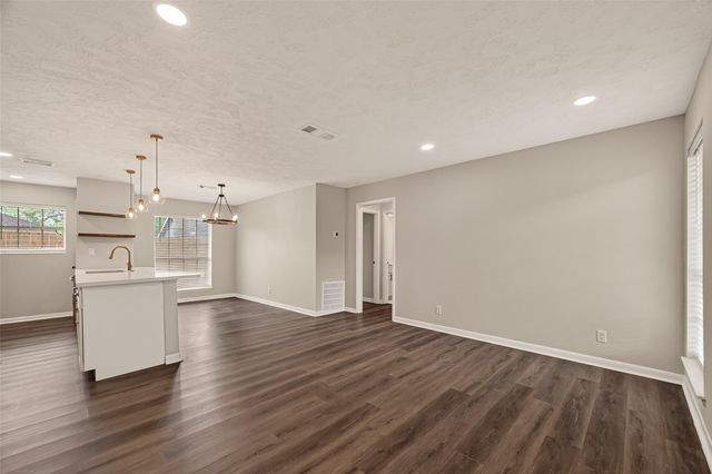4714 39th Street E, Dickinson, TX 77539