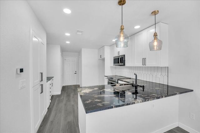 1916 Shorewood Drive, Grapevine, TX 76051