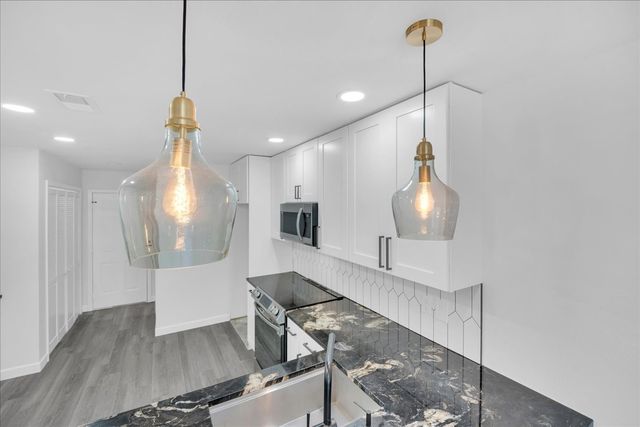 1916 Shorewood Drive, Grapevine, TX 76051