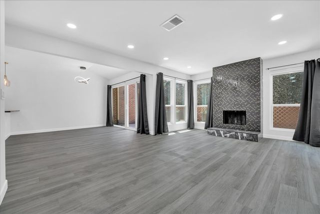 1916 Shorewood Drive, Grapevine, TX 76051