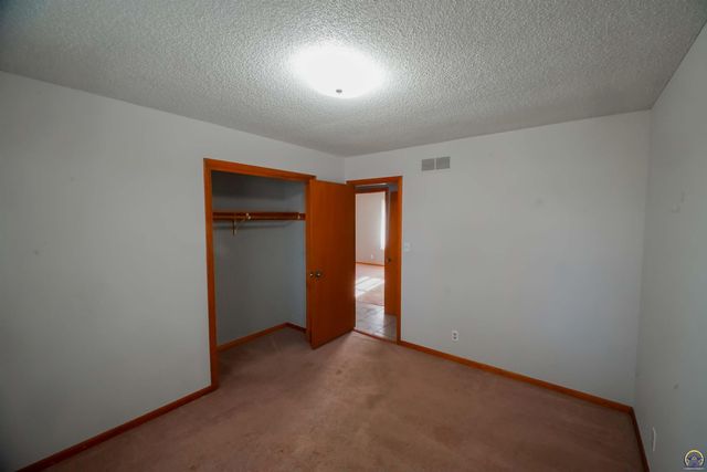 3525 SE Croco RD, Topeka, KS 66605