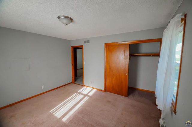3525 SE Croco RD, Topeka, KS 66605