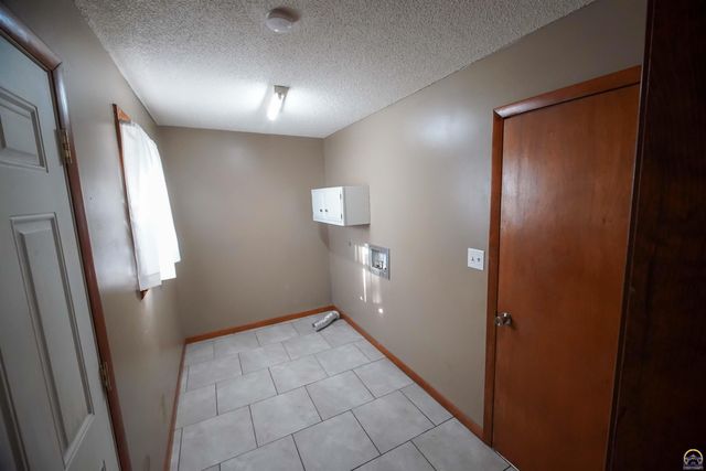 3525 SE Croco RD, Topeka, KS 66605
