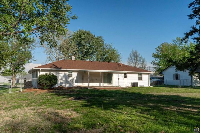 3525 SE Croco RD, Topeka, KS 66605