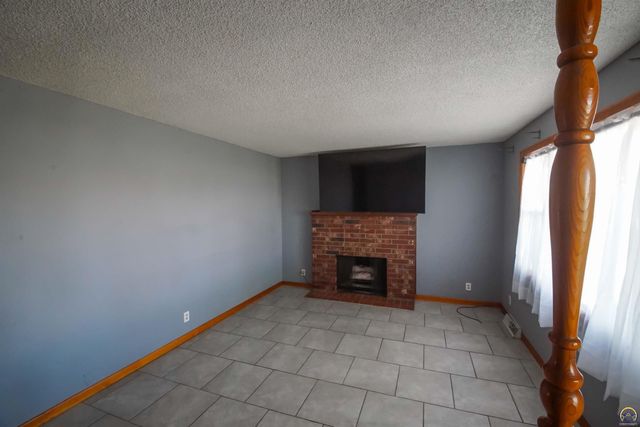 3525 SE Croco RD, Topeka, KS 66605