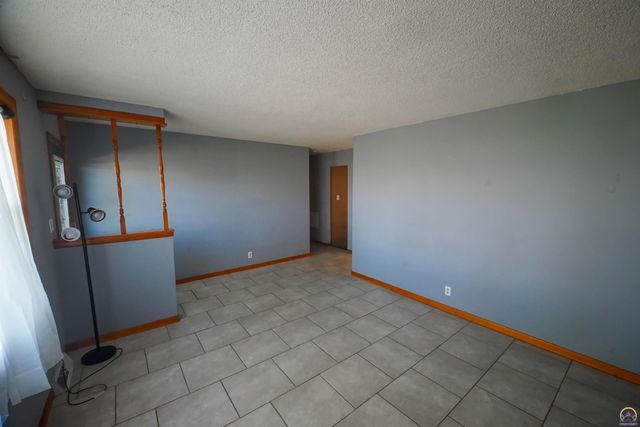 3525 SE Croco RD, Topeka, KS 66605