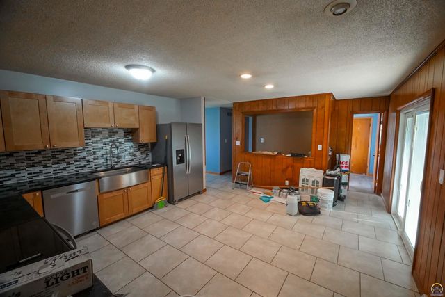 3525 SE Croco RD, Topeka, KS 66605