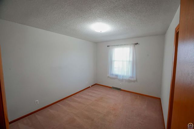 3525 SE Croco RD, Topeka, KS 66605