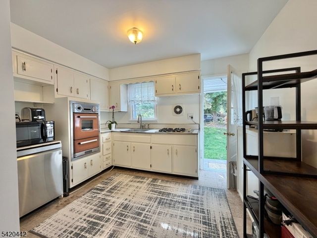 2 Sunnyside Pl, Verona Twp., NJ 07044