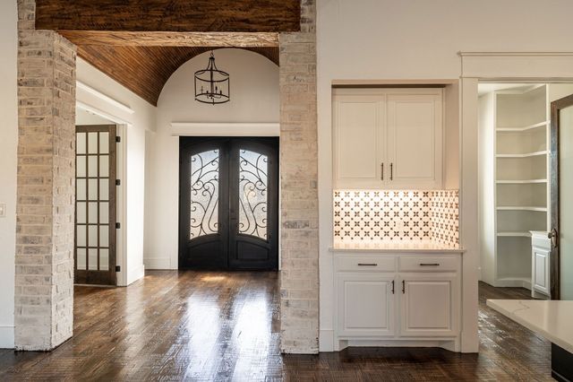 704 Glade Park Court, Azle, TX 76020
