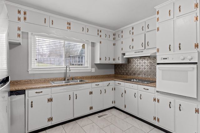 45 Virginia Avenue, Rossville, GA 30741