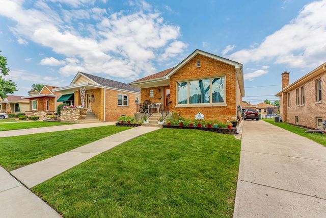 9327 S Avers Avenue, Evergreen Park, IL 60805