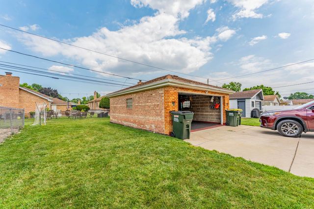 9327 S Avers Avenue, Evergreen Park, IL 60805