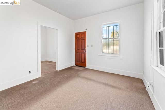 811 W Grand Ave, Oakland, CA 94607