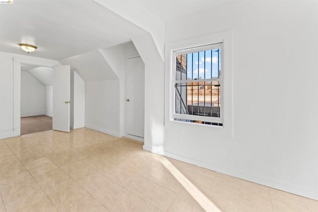 811 W Grand Ave, Oakland, CA 94607