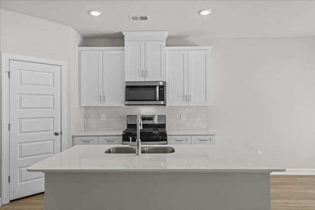 568 Cozy Bluff Road, Spartanburg, SC 29301