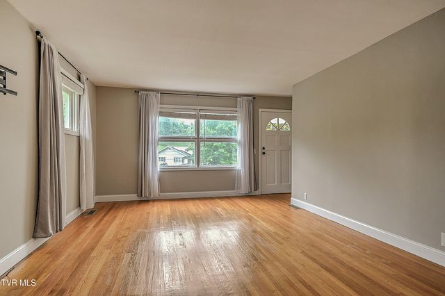 166 Reading Road, Weber City, VA 24290