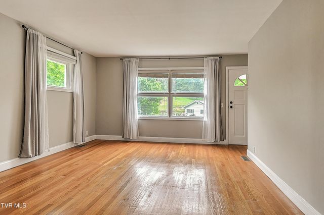 166 Reading Road, Weber City, VA 24290