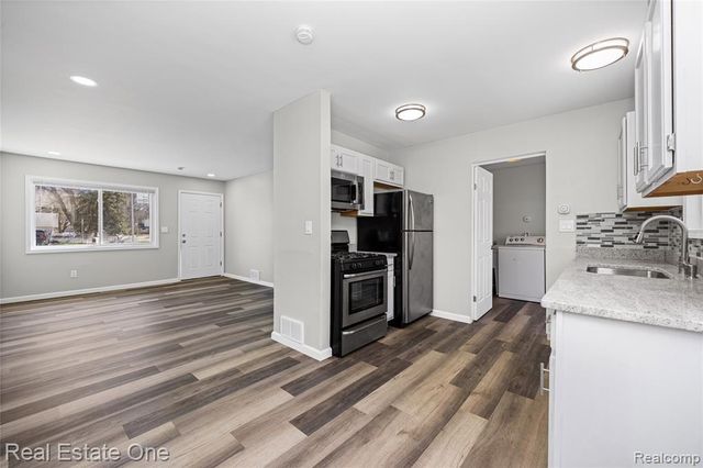 16226 Karin Street, Taylor, MI 48180