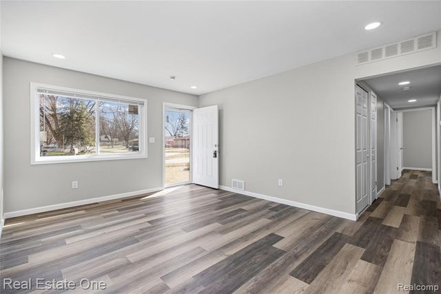 16226 Karin Street, Taylor, MI 48180