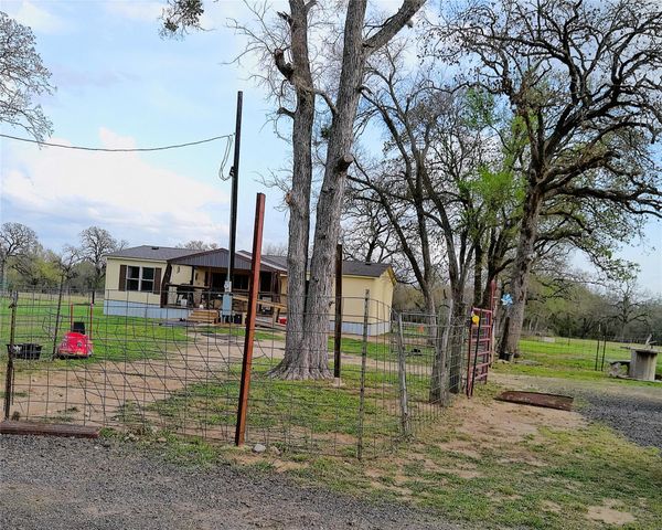 1042 Los Ranchitos RD, Cameron, TX 76567
