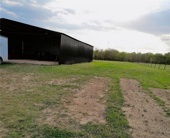 1042 Los Ranchitos RD, Cameron, TX 76567