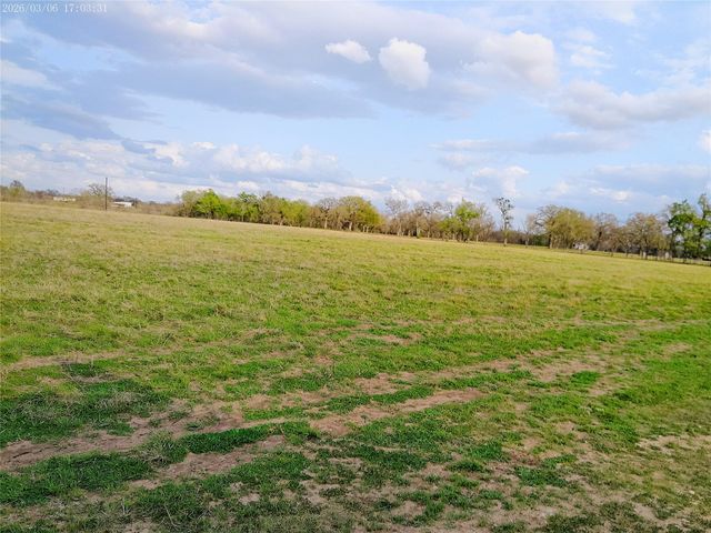 1042 Los Ranchitos RD, Cameron, TX 76567