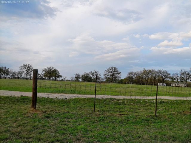 1042 Los Ranchitos RD, Cameron, TX 76567