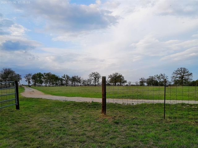 1042 Los Ranchitos RD, Cameron, TX 76567