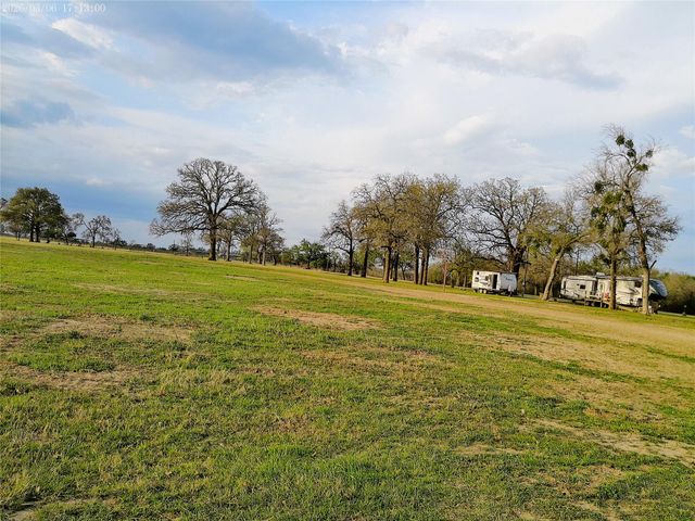 1042 Los Ranchitos RD, Cameron, TX 76567