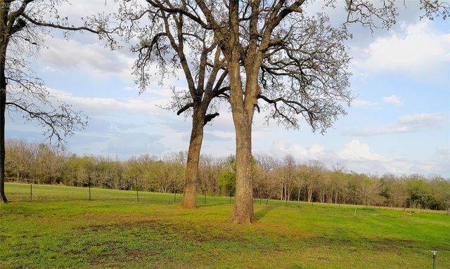 1042 Los Ranchitos RD, Cameron, TX 76567