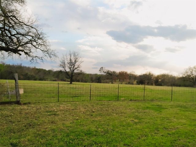 1042 Los Ranchitos RD, Cameron, TX 76567