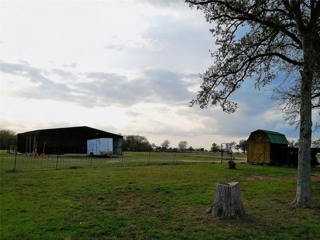 1042 Los Ranchitos RD, Cameron, TX 76567