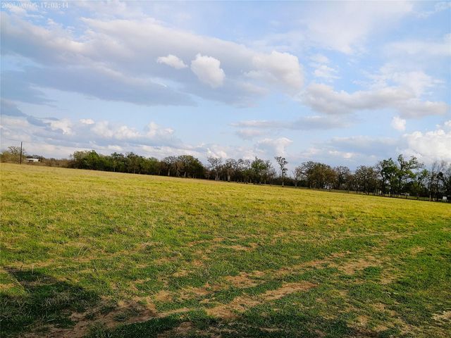 1042 Los Ranchitos RD, Cameron, TX 76567