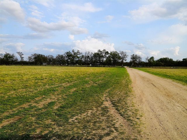 1042 Los Ranchitos RD, Cameron, TX 76567