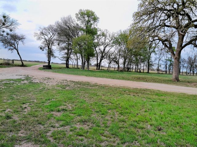 1042 Los Ranchitos RD, Cameron, TX 76567