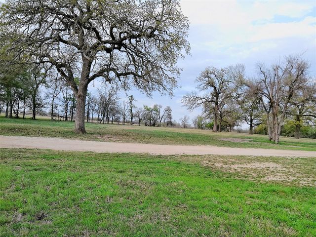 1042 Los Ranchitos RD, Cameron, TX 76567