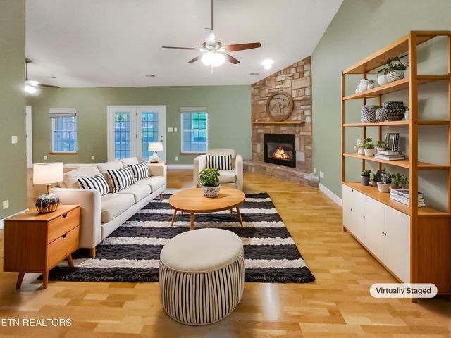 1056 Willow Creek Circle, Maryville, TN 37804