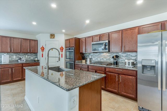 7598 E Kinnison Wash Loop, Tucson, AZ 85730