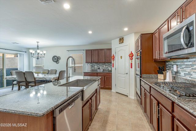 7598 E Kinnison Wash Loop, Tucson, AZ 85730