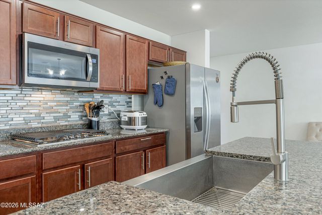 7598 E Kinnison Wash Loop, Tucson, AZ 85730