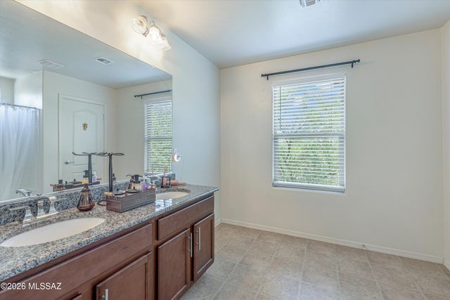 7598 E Kinnison Wash Loop, Tucson, AZ 85730